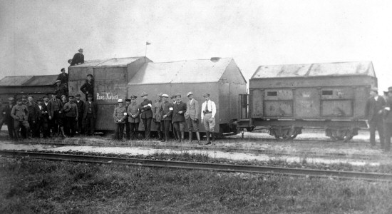 Armoured train Kabicz with the crew [National Digital Archive NAC]