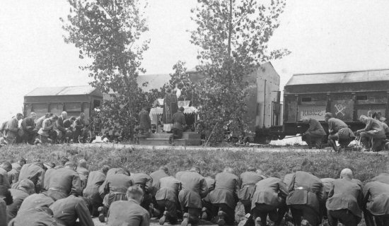 Field mass at the armoured train Kabicz [Narodowe Archiwum Cyfrowe]