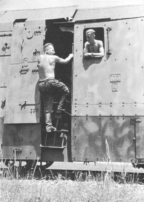 The Ti3-4 armoured locomotive in German Panzerzug 22.
