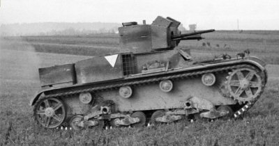 Polish Vickers Mark E tank with 13.2mm TMG.