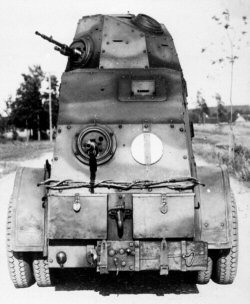 Wz.29 armoured car - rear