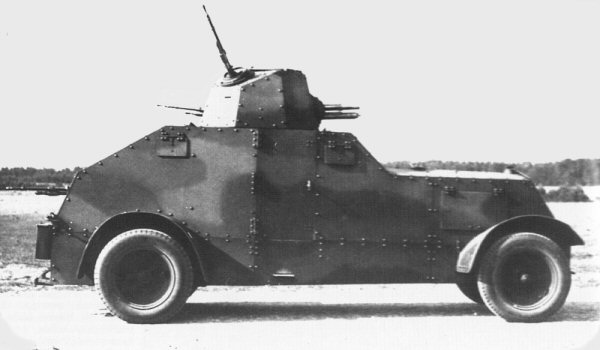 Wz.29 armoured car on a parade.